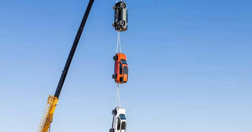 Honda hing drie Passport TrailSport's aan een kraan om hun duurzaamheid te bewijzen