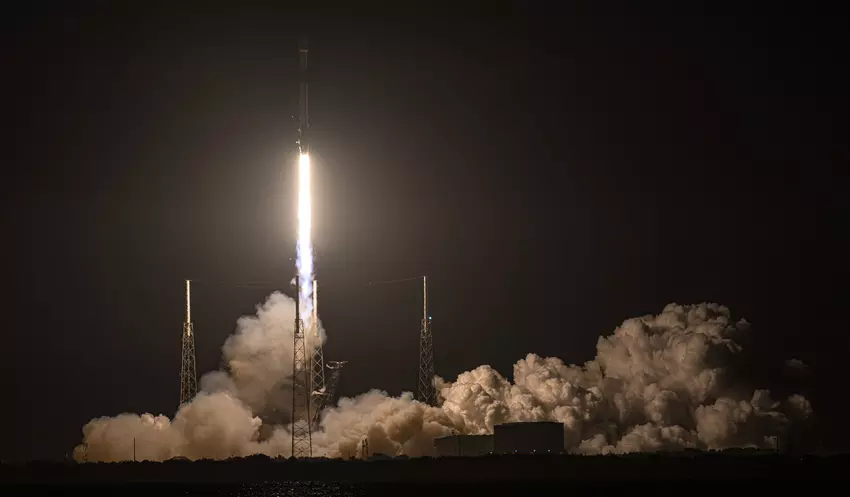 1 booster - 16 lanceringen: SpaceX vestigt record voor hergebruik eerste trappen Falcon 9-raket