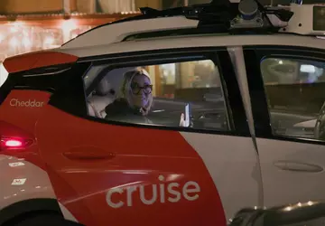 Voormalig NHTSA-chef veroordeelt Cruise-reclame waarin mensen ...