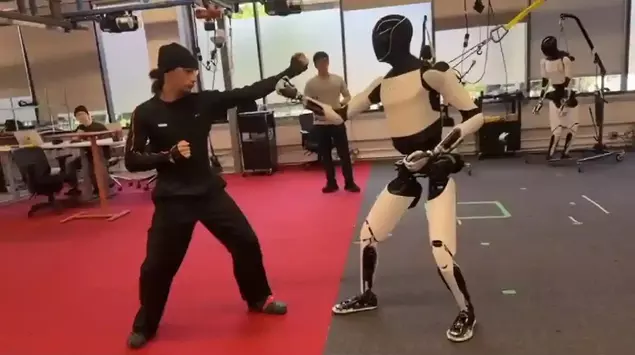 “Jackie Chan, steun bier!”: de Optimus ...