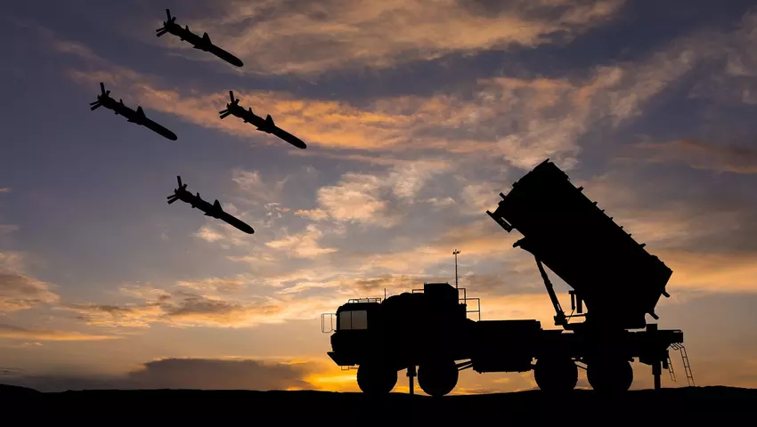 Spanje zal $2,8 miljard uitgeven voor de aankoop van vier divisies Patriot-systemen met 24 M903 lanceerinrichtingen, 51 PAC-3 MSE raketafweersystemen en 4 AN/MPQ-65 radars.