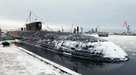 De nucleaire onderzeeër Generalissimo Suvorov arriveerde in de Stille Oceaan met 16 R-30 Bulava ballistische raketten, die een nucleaire lading met een kracht van meer dan 100 kiloton kunnen dragen.