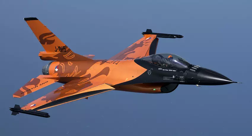 Denemarken, Noorwegen en Nederland mogen 50 F-16AM/BM-vliegtuigen van de vierde generatie aan Oekraïne overdragen om 3-4 gevechtssquadrons te vormen.