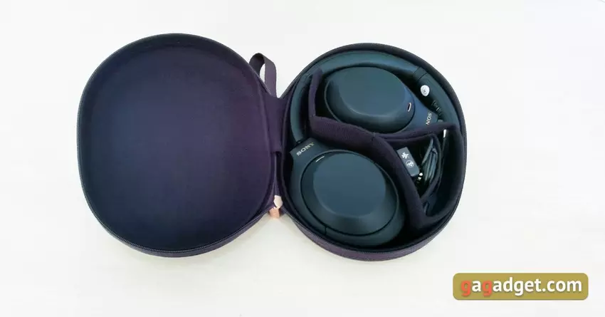 Sony WH-1000XM4 hoofdtelefoon met ruisonderdrukking voor over het oor