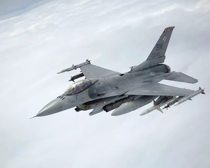 Tsjechië traint Oekraïense piloten op F-16 gevechtsvliegtuigen en geeft gevechtshelikopters aan AFU