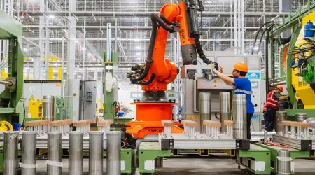 "Het doel is 100.000 per maand": in de VS wordt een nieuwe fabriek geopend voor de productie van 155 mm granaten voor Oekraïne.