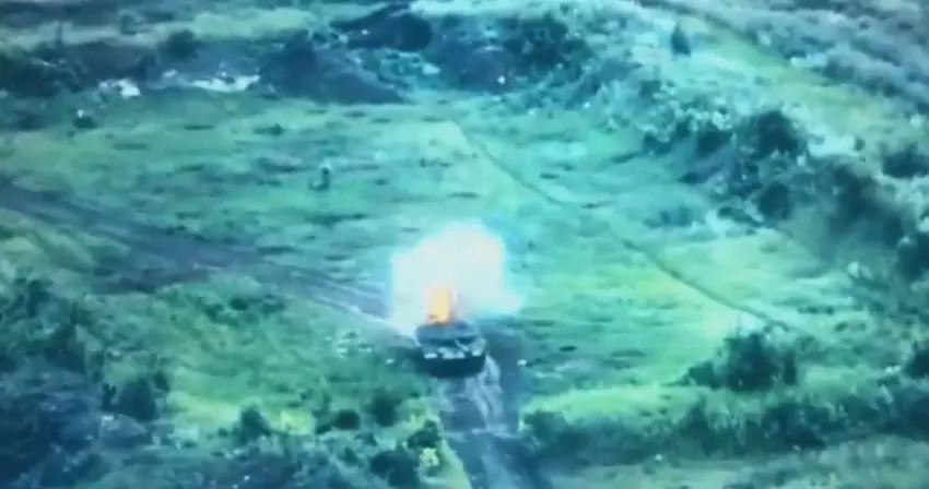 Oekraïense kamikaze drone verschroeide een Russische T-90M tank met een waarde tot $5m met een precisie treffer