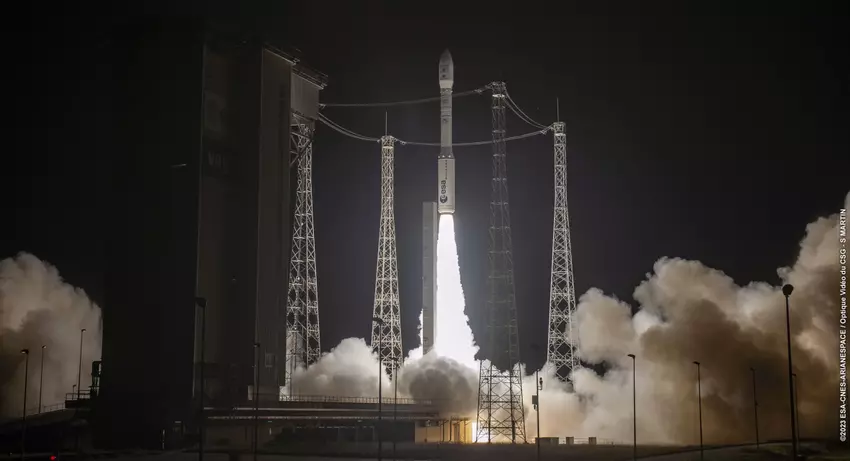 De Europese Vega-raket maakte zijn eerste vlucht sinds eind 2021 en lanceerde met succes 12 satellieten van meer dan 1.200 kg in een baan om de aarde.