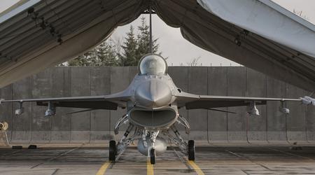 Denemarken kondigt 18e militaire hulppakket voor Oekraïne aan: Luchtverdediging, artillerie, granaten, antitankmijnen en bijdragen voor toekomstige F-16 donatie