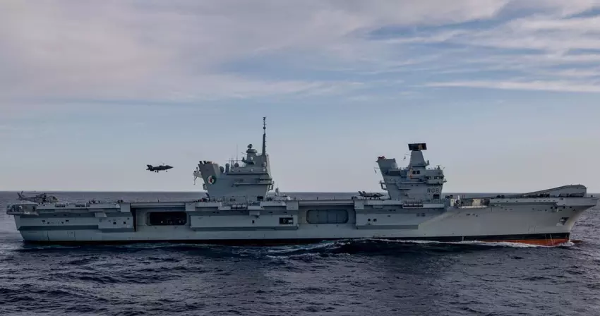 Het vlaggenschip van het vliegdekschip HMS Queen Elizabeth, met aan boord F-35 Lightning II gevechtsvliegtuigen van de vijfde generatie, voerde met succes een reeks gesimuleerde aanvalsmissies uit voor de kust van Noorwegen.
