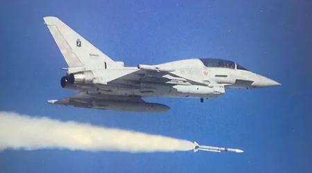 Italiaanse Eurofighter Typhoon gevechtsvliegtuigen hebben de eerste lanceringen van Meteor BVRAAM middellangeafstandsraketten uitgevoerd.