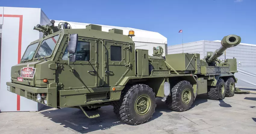 Het nieuwste Russische 2S43 Malva zelfrijdende artilleriesysteem is voor het eerst op het slagveld gezien