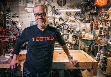 MythBusters-ster Adam Savage probeerde de AirPods ...