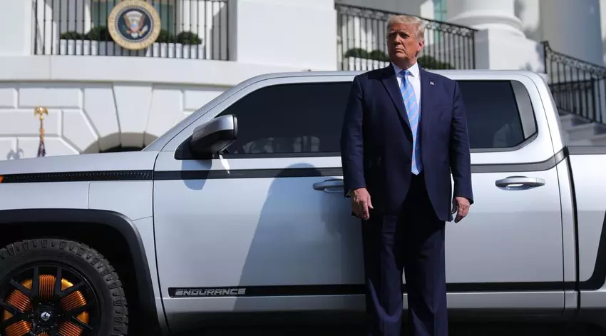 Donald Trump zegt dat hij de productie van elektrische auto's wil stoppen als hij weer president wordt