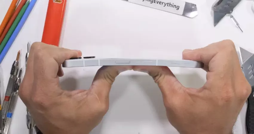 De Nothing Phone (2) werd direct na de officiële lancering aan een extreme krachtproef onderworpen