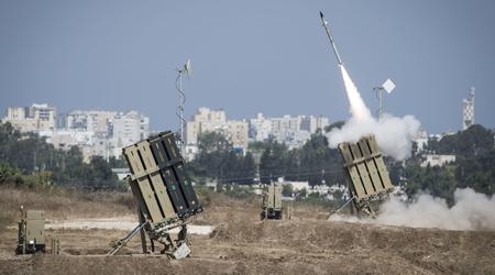 Israël heeft de VS om raketonderscheppers voor het Iron Dome-luchtverdedigingssysteem en om bommen met een kleine diameter gevraagd.