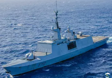 Frans fregat Courbet weerstaat bijna-explosie van ...