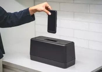 Het Swippitt-oplaadsysteem laadt je iPhone in ...