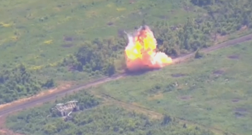 Oekraïnes nieuwe PEGAS+ FPV drone vernietigt Russisch BMP-1 infanteriegevechtsvoertuig ter waarde van $200.000