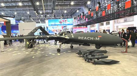 EDGE GROUP heeft de Emirates Bayraktar TB2 onthuld - de REACH-M drone kan 24 uur vliegen en tot 350 kg lading vervoeren.