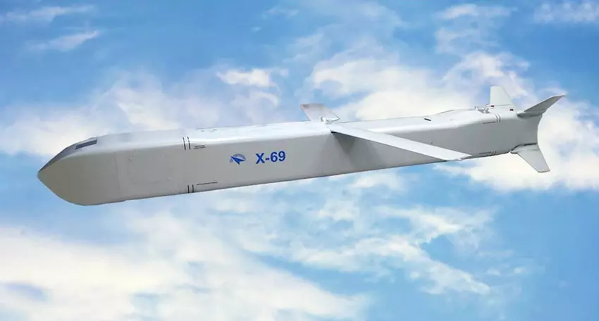 De Russen hebben de Kh-69 kruisraket onthuld met een kernkop van 310 kg en een bereik tot 290 km voor het Su-57 gevechtsvliegtuig van de vijfde generatie.