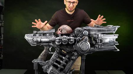Je hebt nog nooit zoiets gezien: een blogger heeft een brute pc gemaakt in de vorm van het Skullcrusher-wapen uit Doom: The Dark Ages