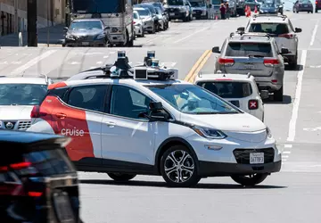 Cruise-robotaxi's vereisen menselijke tussenkomst om de ...