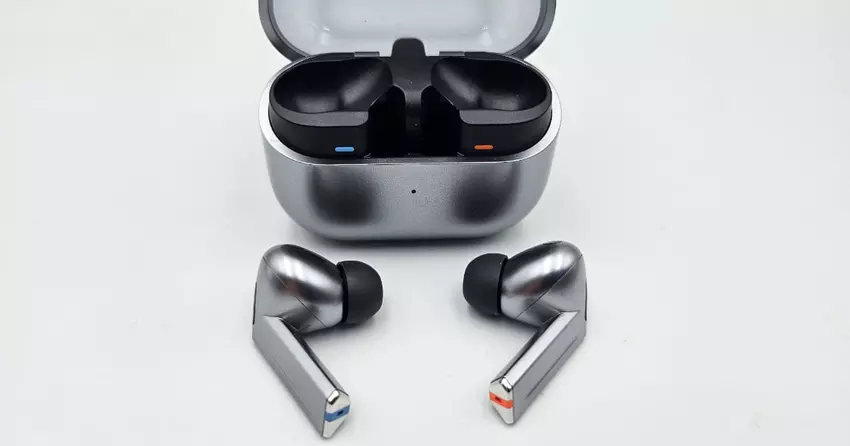 Een vreemde eend in de bijt: review van het vlaggenschip van de TWS hoofdtelefoons Samsung Galaxy Buds 3 Pro