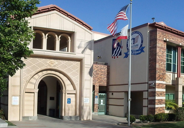 Beverly Hills schooldistrict schorst vijf studenten ...