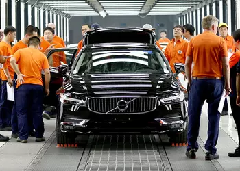 De Volvo S90 sedan is het ...
