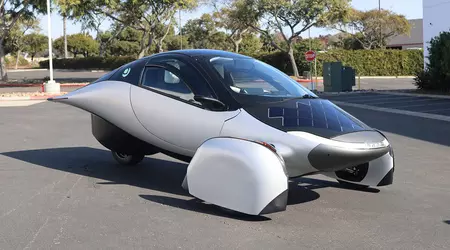 Aptera onthulde een productieklaar elektrisch voertuig op zonne-energie op CES 2025