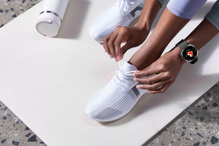 Galaxy Watch Ultra heeft de Now Bar en uitgebreide widgets ontvangen, samen met One UI 8 Watch