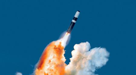 Het Amerikaanse ministerie van Defensie heeft 2,18 miljard dollar uitgetrokken voor ondersteuning en onderhoud van geleidingssystemen in intercontinentale ballistische raketten van het type Trident II.