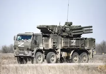 Oekraïense strijdkrachten vernietigen luchtdoelraketsysteem SA-22 Greyhound ...