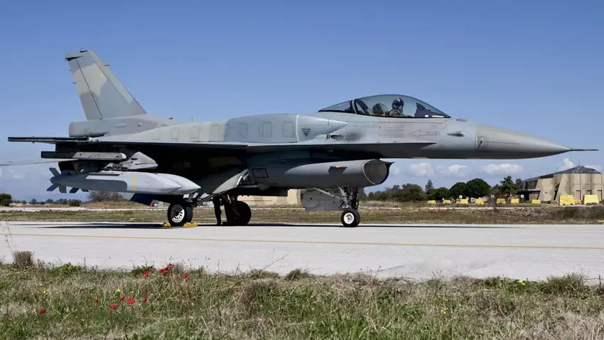 Grieks F-16 gevechtsvliegtuig met AGM-154 JSOW bommen