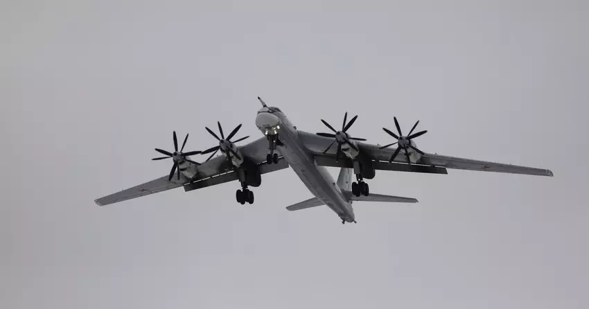 Massale aanvallen op vliegvelden en militaire bases dwingen Rusland om Tu-95MS kernbommenwerpers te camoufleren