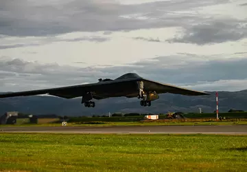 Amerikaanse B-2 Spirit kernbommenwerper voor het ...