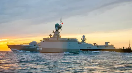 Oekraïense Sea Baby-landingsdrones raken Russisch Bujan-M vliegdekschip in de Zwarte Zee