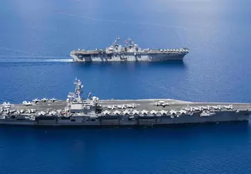 Enorm Amerikaans vliegdekschip USS Ronald Reagan ...