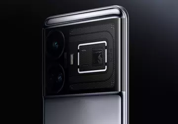 Gebogen display, transparant achterpaneel en RGB-achtergrondverlichting: ...