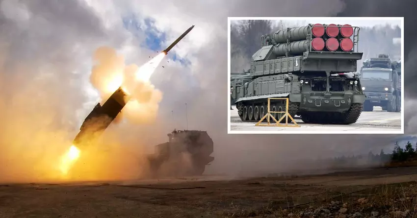 Een Oekraïense SHARK-drone hielp het HIMARS-raketsysteem een 9A317M zelfaandrijvende afvuureenheid van het Russische Buk-M3 grond-luchtraketsysteem te vernietigen.