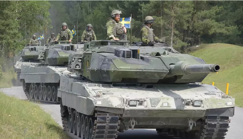 Zweden heeft 10 Stridsvagn 122 tanks overgedragen aan Oekraïne, een gemoderniseerde versie van de Duitse Leopard 2A5 tank.