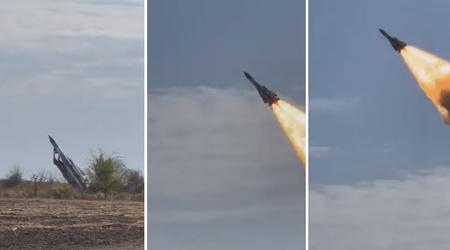De eerste video van de lancering van de S-200 luchtdoelraket, aangepast om gronddoelen te raken, is gepubliceerd.
