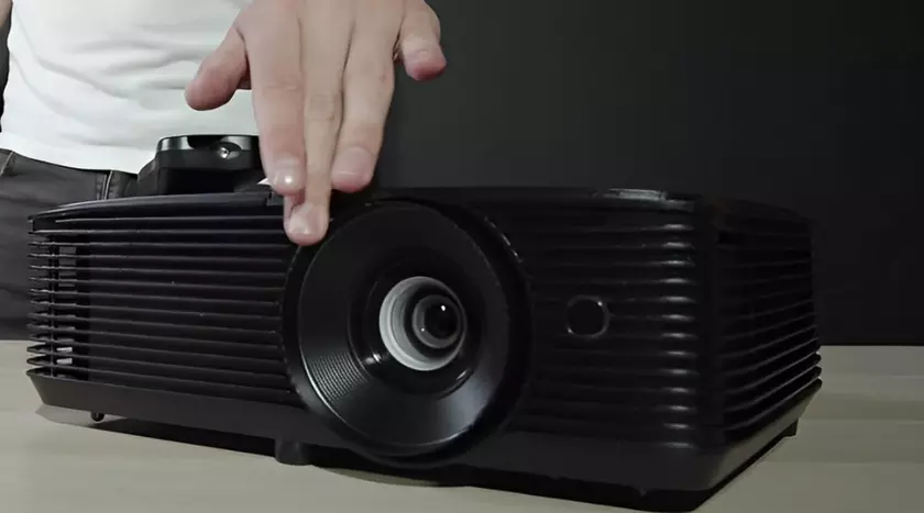 Optoma HD146X projector kleine kamer