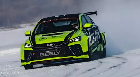 Geely heeft zijn eerste raceauto op methanol onthuld