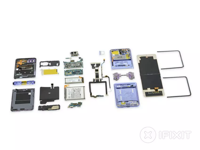 iFixit beoordeelt de repareerbaarheid van de Samsung Galaxy Flip7 met een C