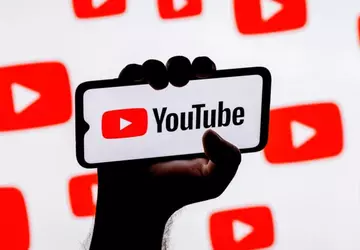 De beeld-in-beeld modus van YouTube is ...