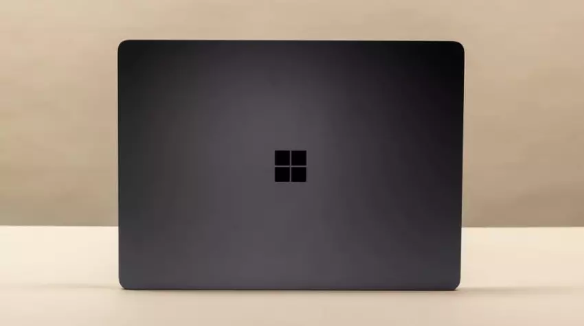  Microsoft Surface Laptop 7 (13,8″) AI-computer op apparaat