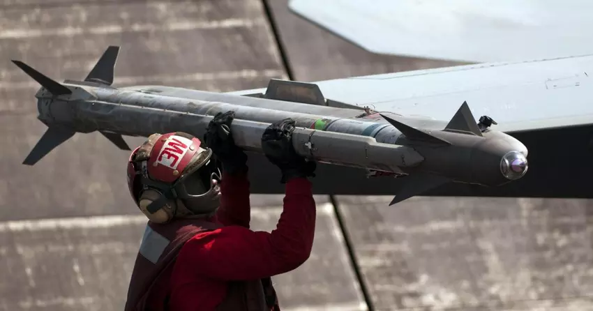 Roemenië gaat zijn F-16's voorzien van de nieuwste AIM-9X lucht-luchtraketten