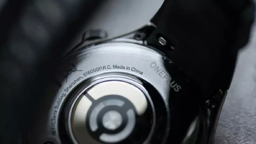 "Meda in China": grappige typfout gevonden op OnePlus Watch 3 smartwatch case